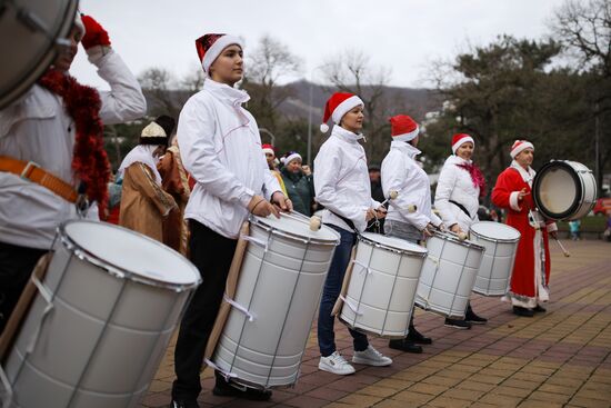 Новогодний костюмированный карнавал в Геленджике