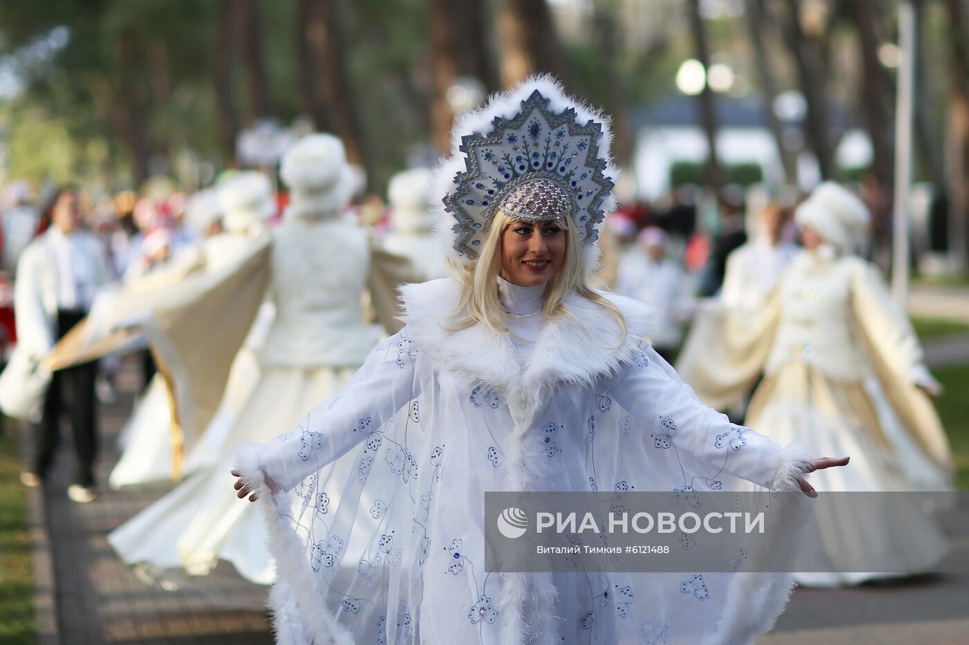 Новогодний костюмированный карнавал в Геленджике