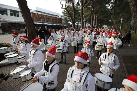 Новогодний костюмированный карнавал в Геленджике