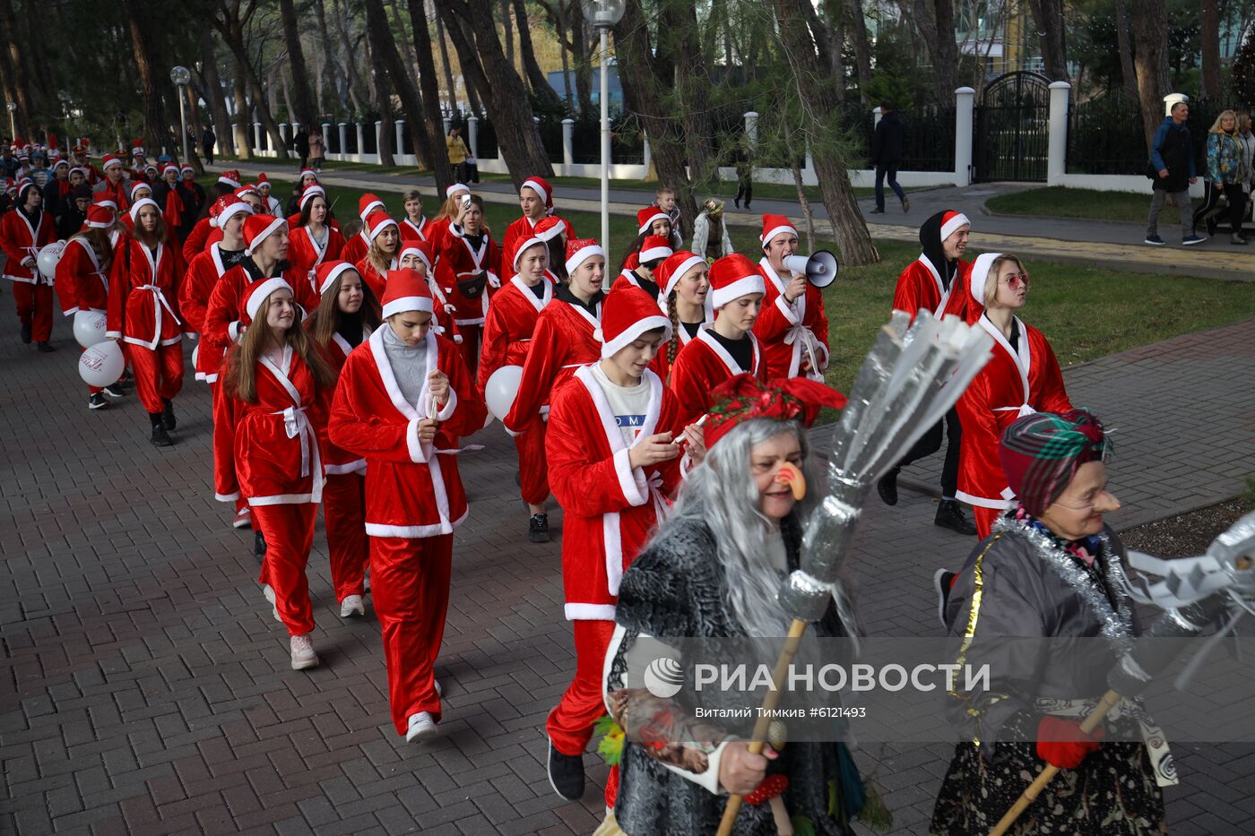 Новогодний костюмированный карнавал в Геленджике