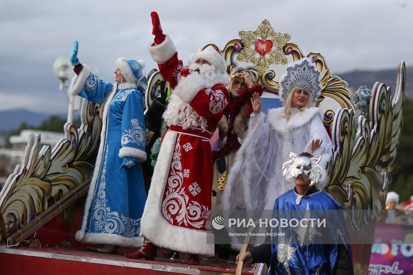Новогодний костюмированный карнавал в Геленджике
