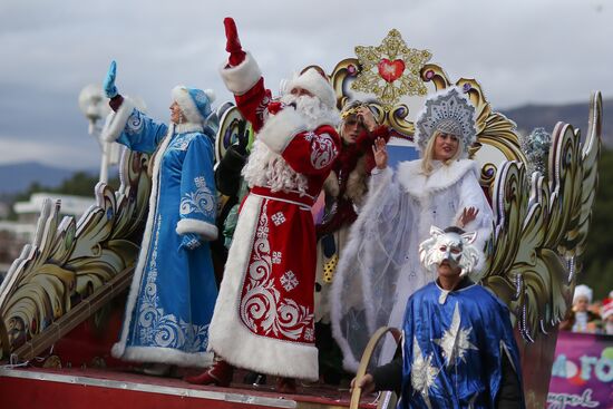 Новогодний костюмированный карнавал в Геленджике