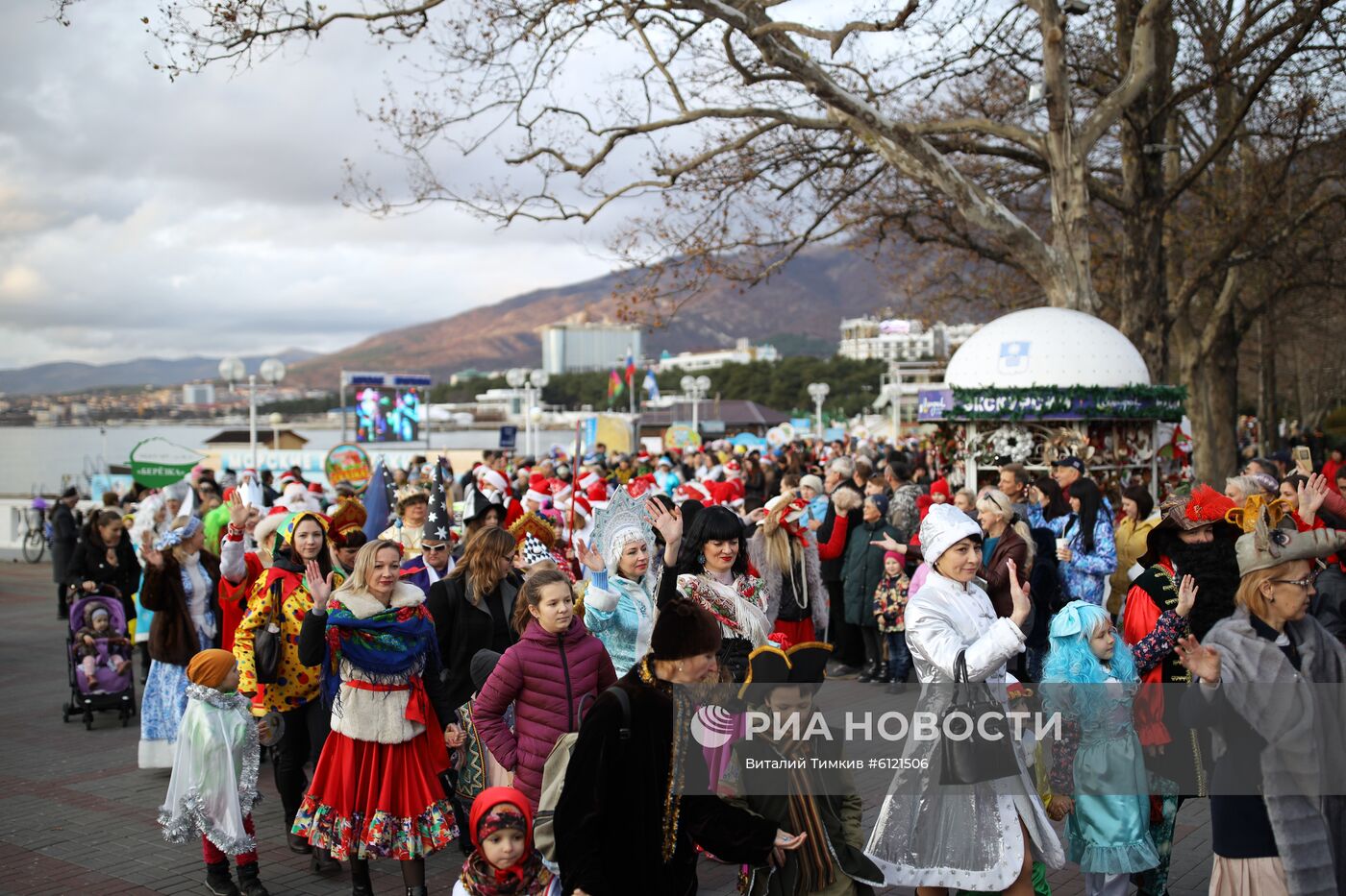 Новогодний костюмированный карнавал в Геленджике
