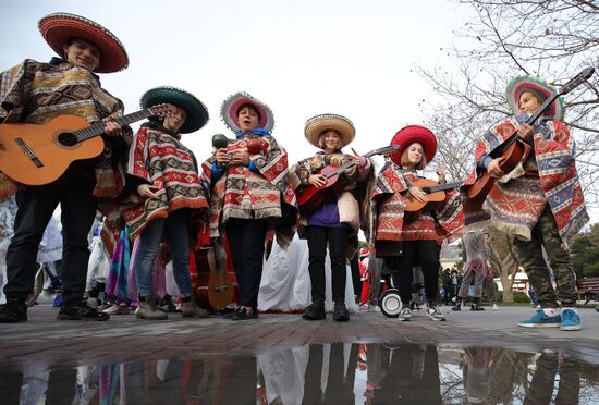 Новогодний костюмированный карнавал в Геленджике