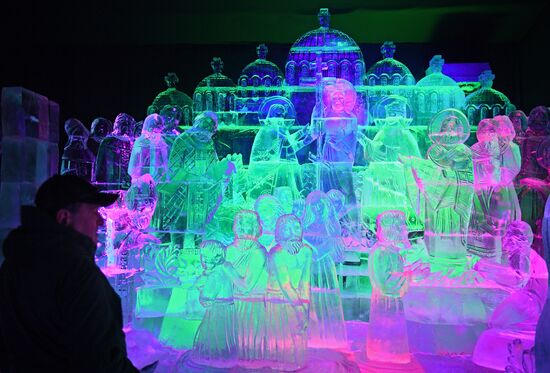 Фестиваль скульптур "Ледовая Москва. В кругу семьи"