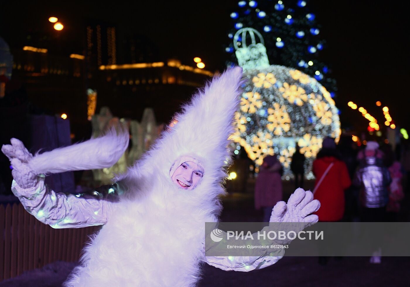 Фестиваль скульптур "Ледовая Москва. В кругу семьи"