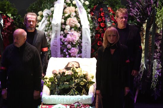 Прощание с Галиной Волчек