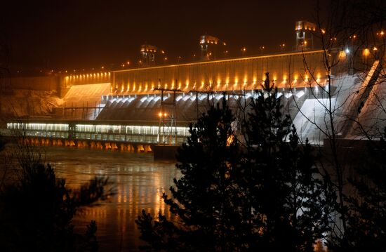 Праздничная иллюминация на Красноярской ГЭС