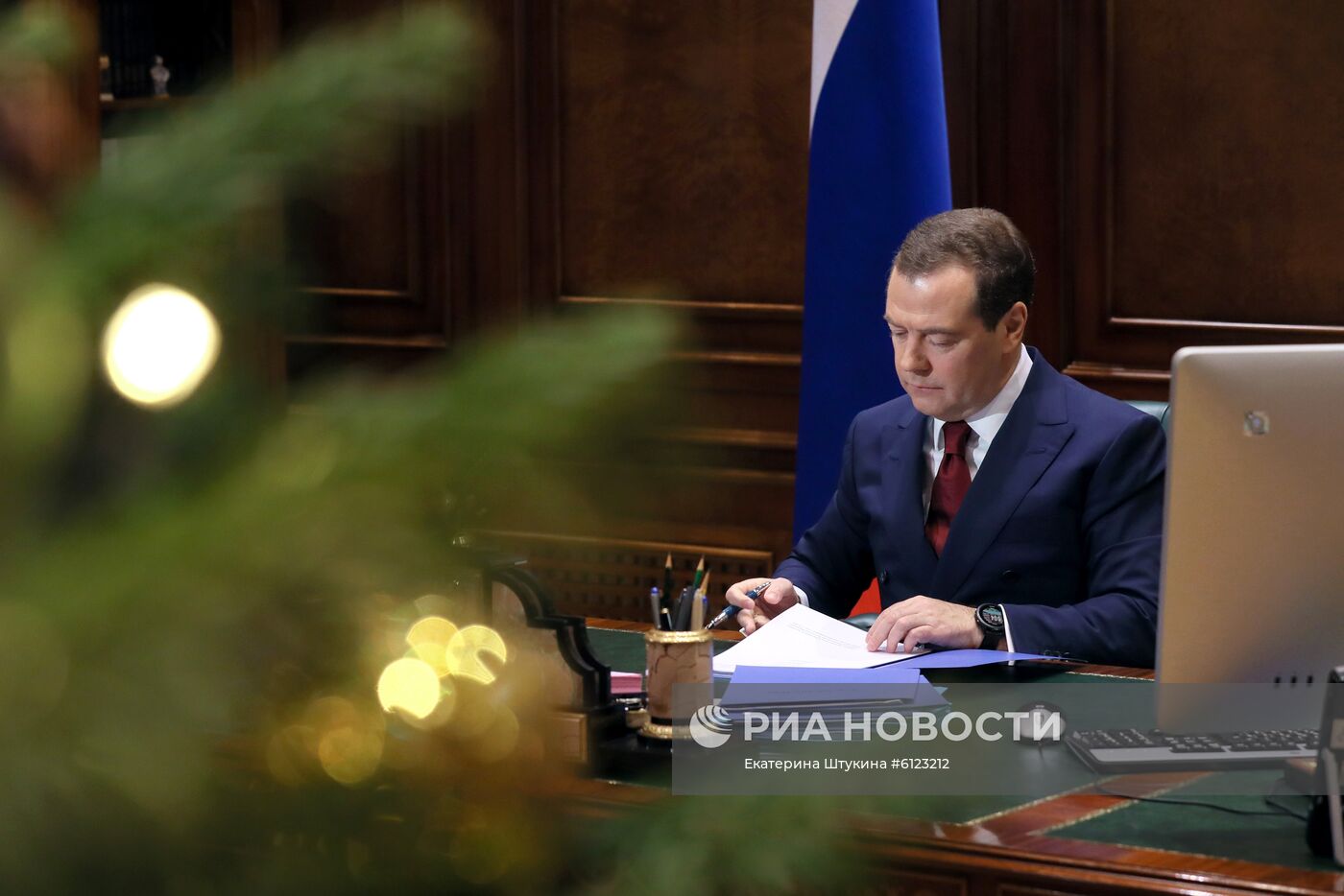 Поздравление премьер-министра РФ Д. Медведева с Новым годом