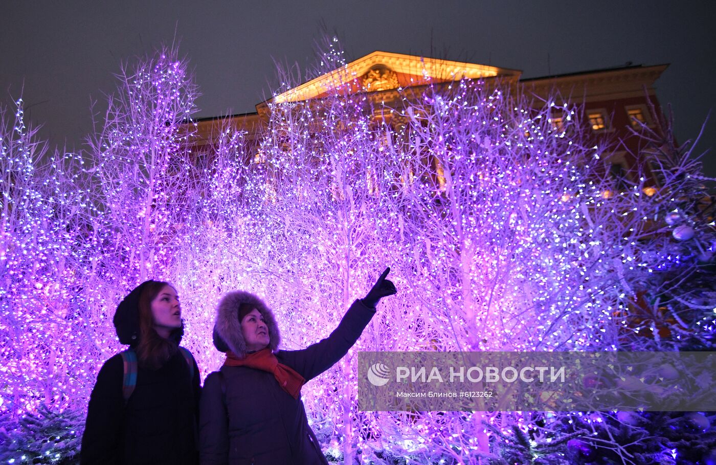 Новогоднее украшение центральных улиц Москвы Новогоднее украшение центральных улиц Москвы