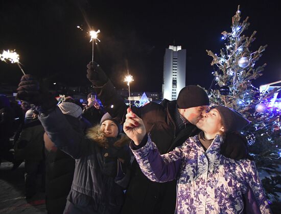 Празднование Нового года в городах России