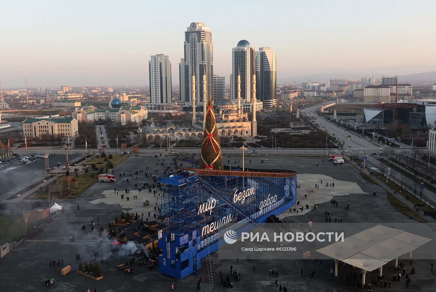 Празднование Нового года в городах России