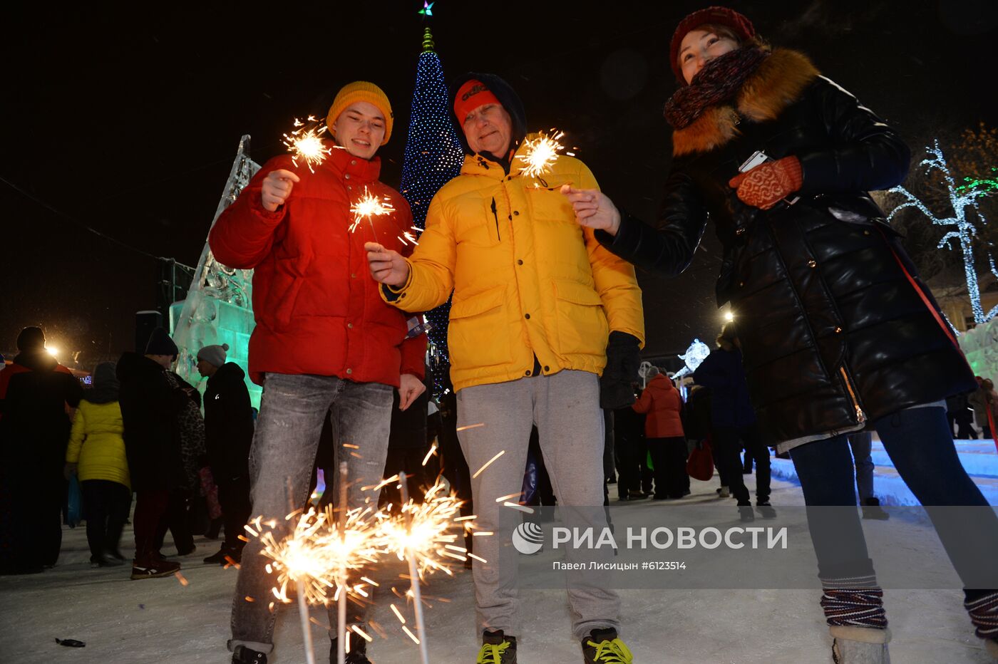 Празднование Нового года в городах России