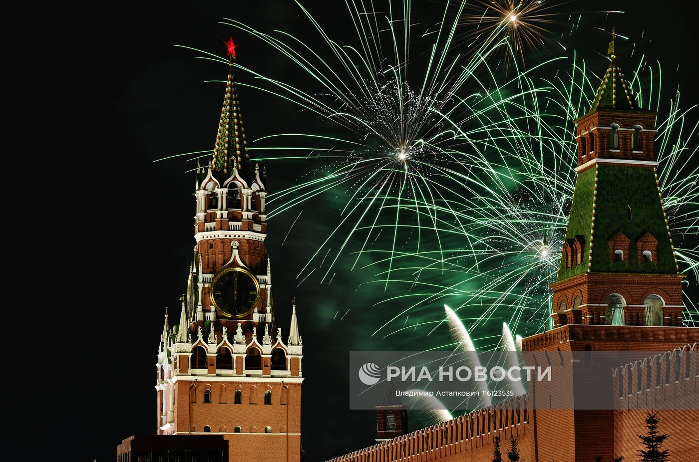 Празднование Нового года в Москве