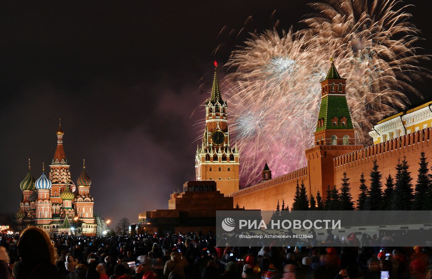 Празднование Нового года в Москве