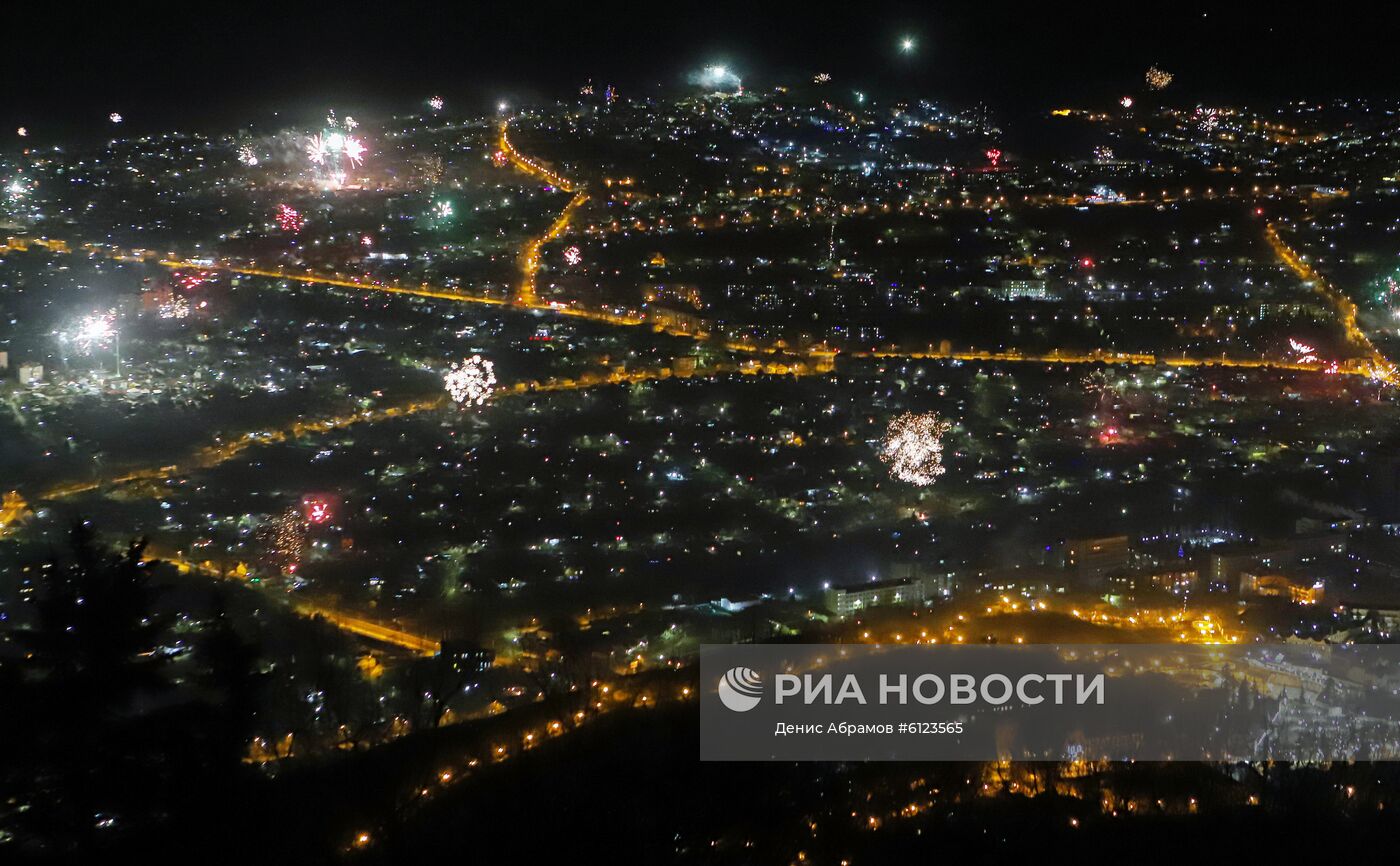 Празднование Нового года в городах России