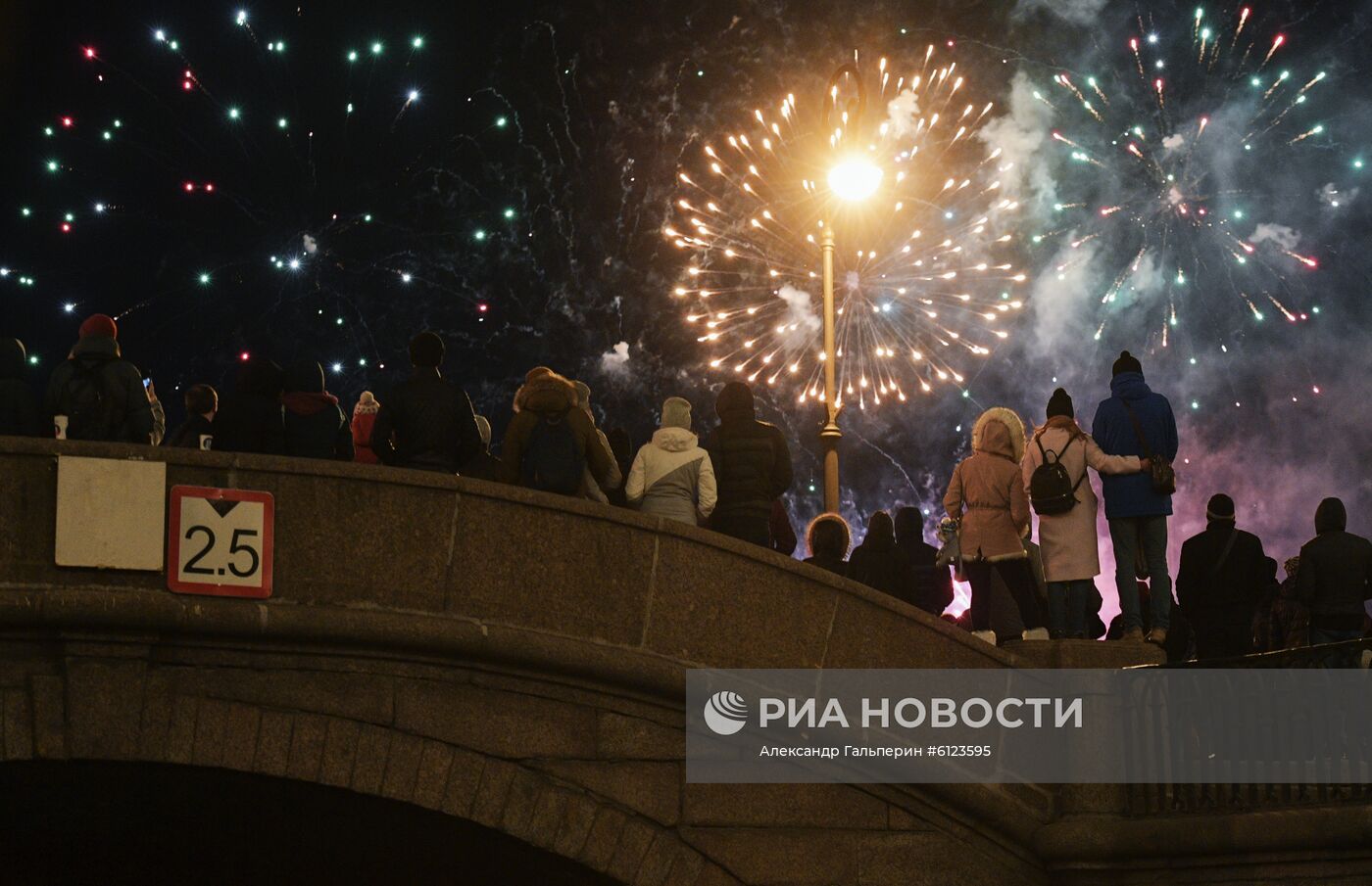 Празднование Нового года в городах России