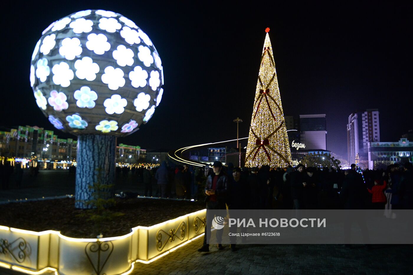 Празднование Нового года в городах России