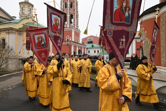 Крестный ход в день памяти святителя Петра 