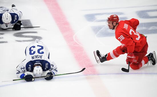 Хоккей. КХЛ. Матч "Спартак" – "Динамо" (Москва)