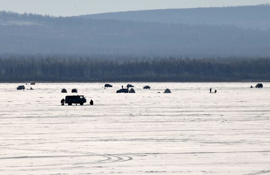 Зимняя подледная рыбалка на Иван-Озере