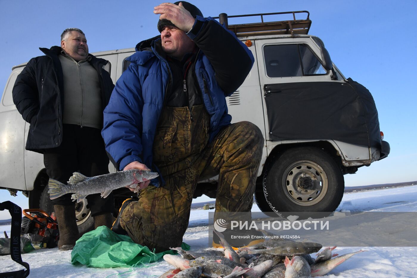 Зимняя подледная рыбалка на Иван-Озере