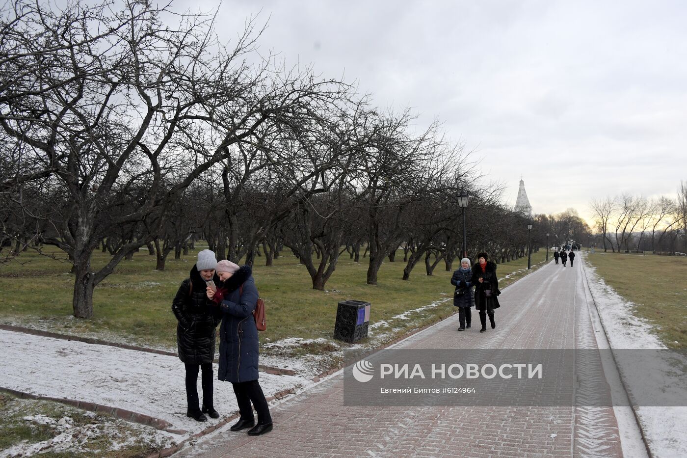 Зимние развлечения горожан в парке Коломенское 