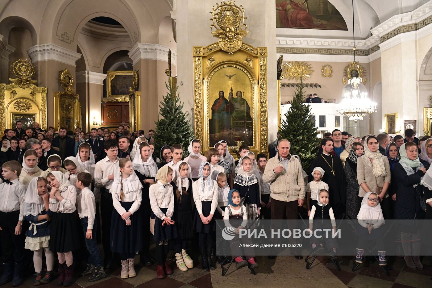 Президент РФ В. Путин посетил Рождественское богослужение