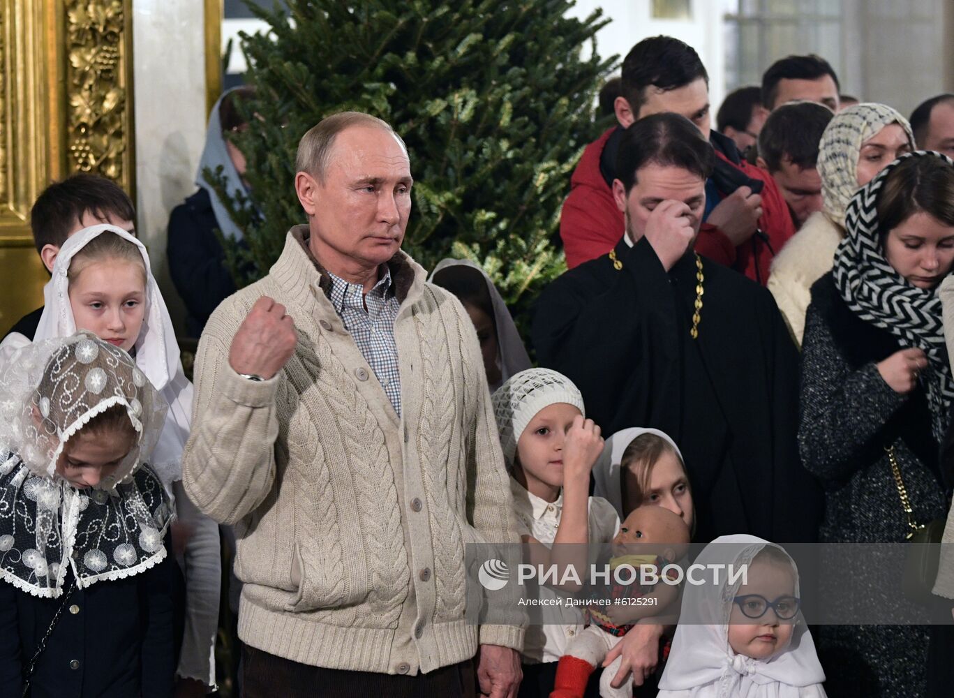 Президент РФ В. Путин посетил Рождественское богослужение