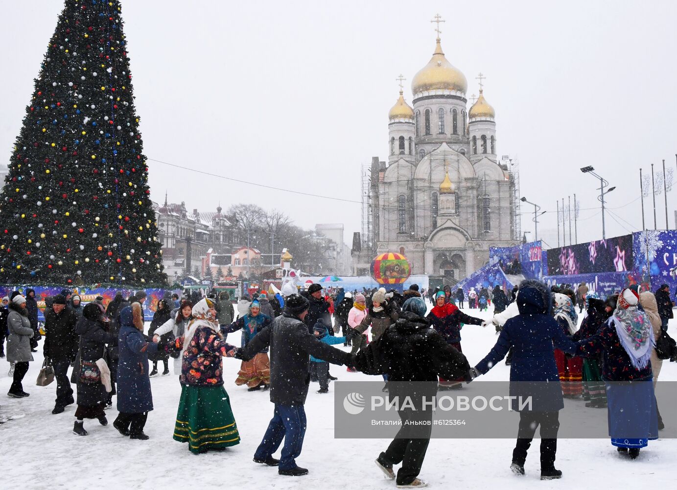 Празднование Рождества на центральной площади Владивостока