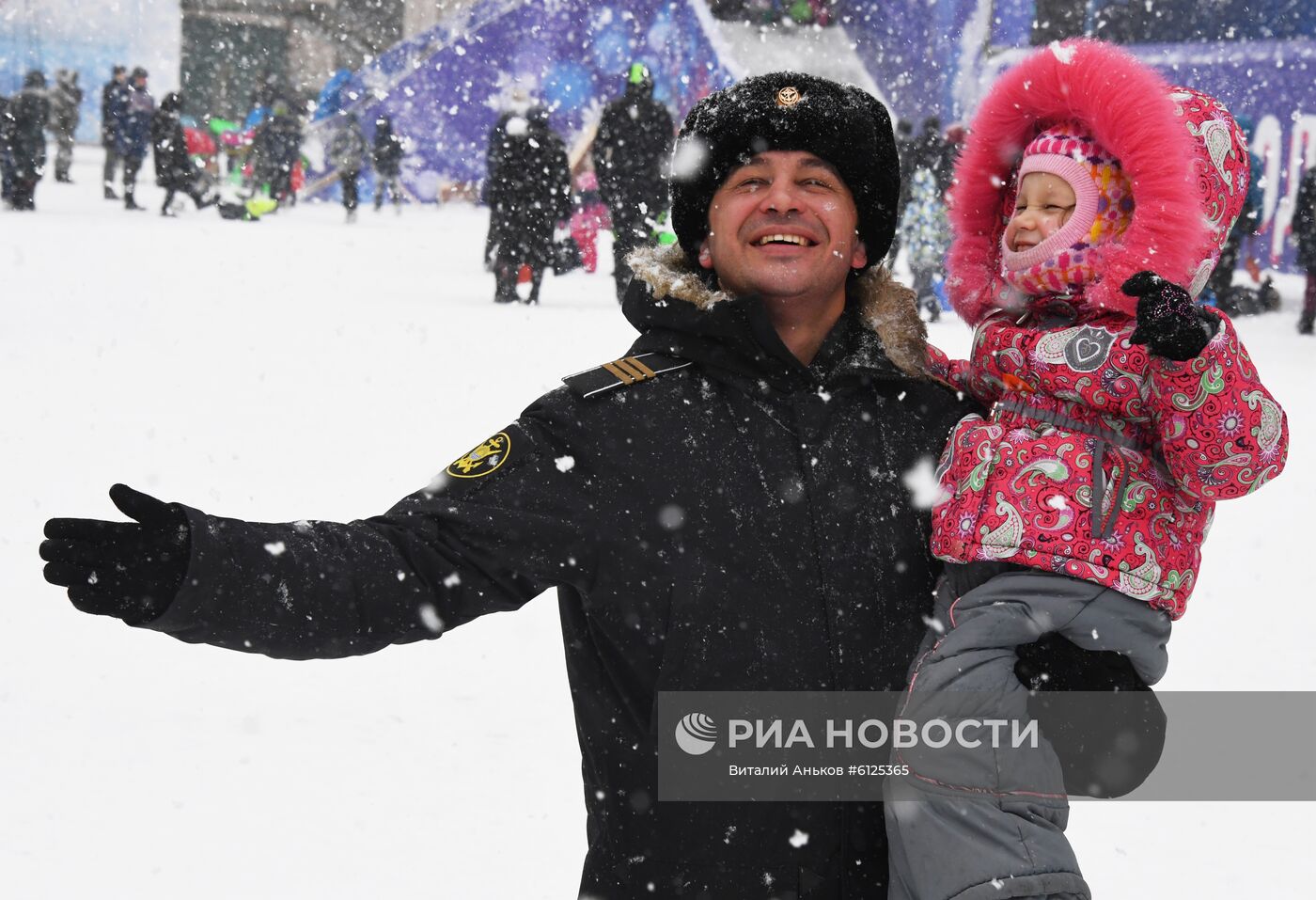 Празднование Рождества на центральной площади Владивостока