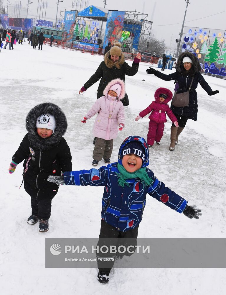 Празднование Рождества на центральной площади Владивостока