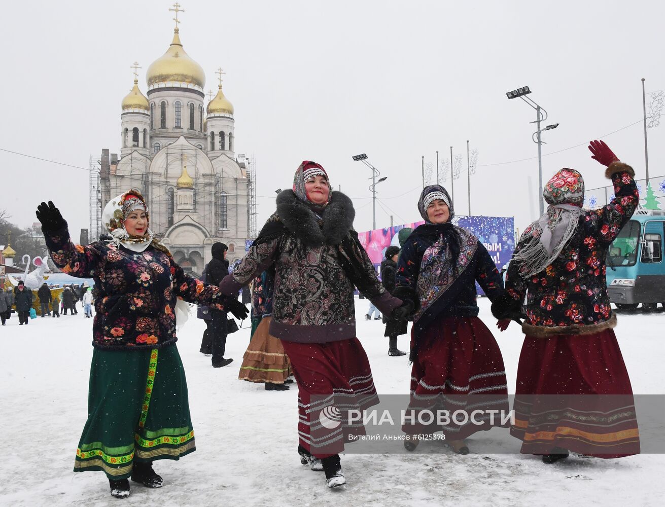 Празднование Рождества на центральной площади Владивостока