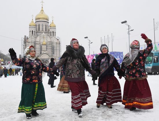 Празднование Рождества на центральной площади Владивостока