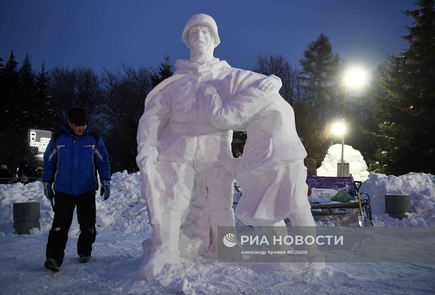 Сибирский фестиваль снежной скульптуры