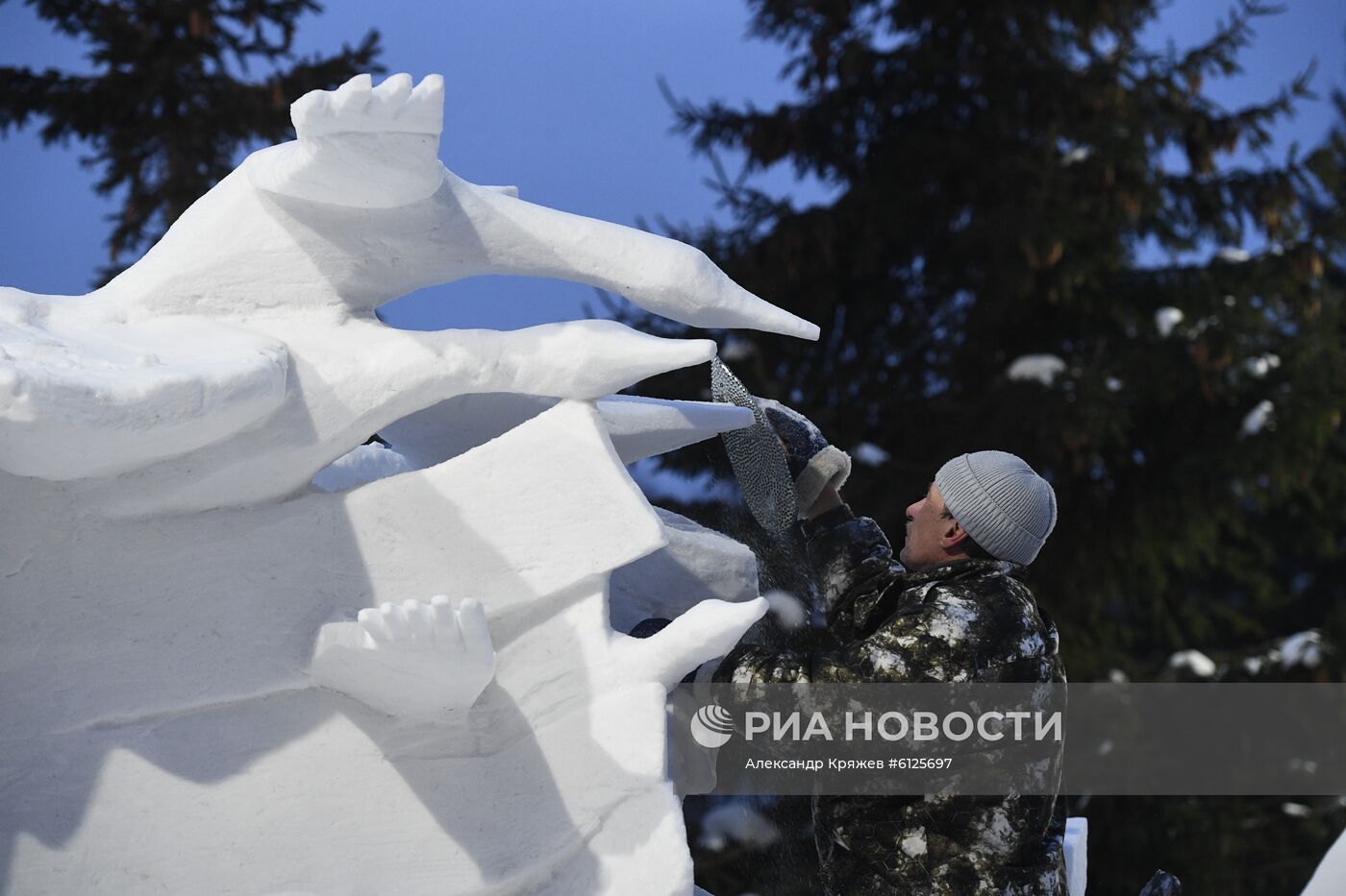 Сибирский фестиваль снежной скульптуры