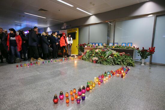 Память погибших в авиакатастрофе членов экипажа Boeing-737 почтили в Киеве