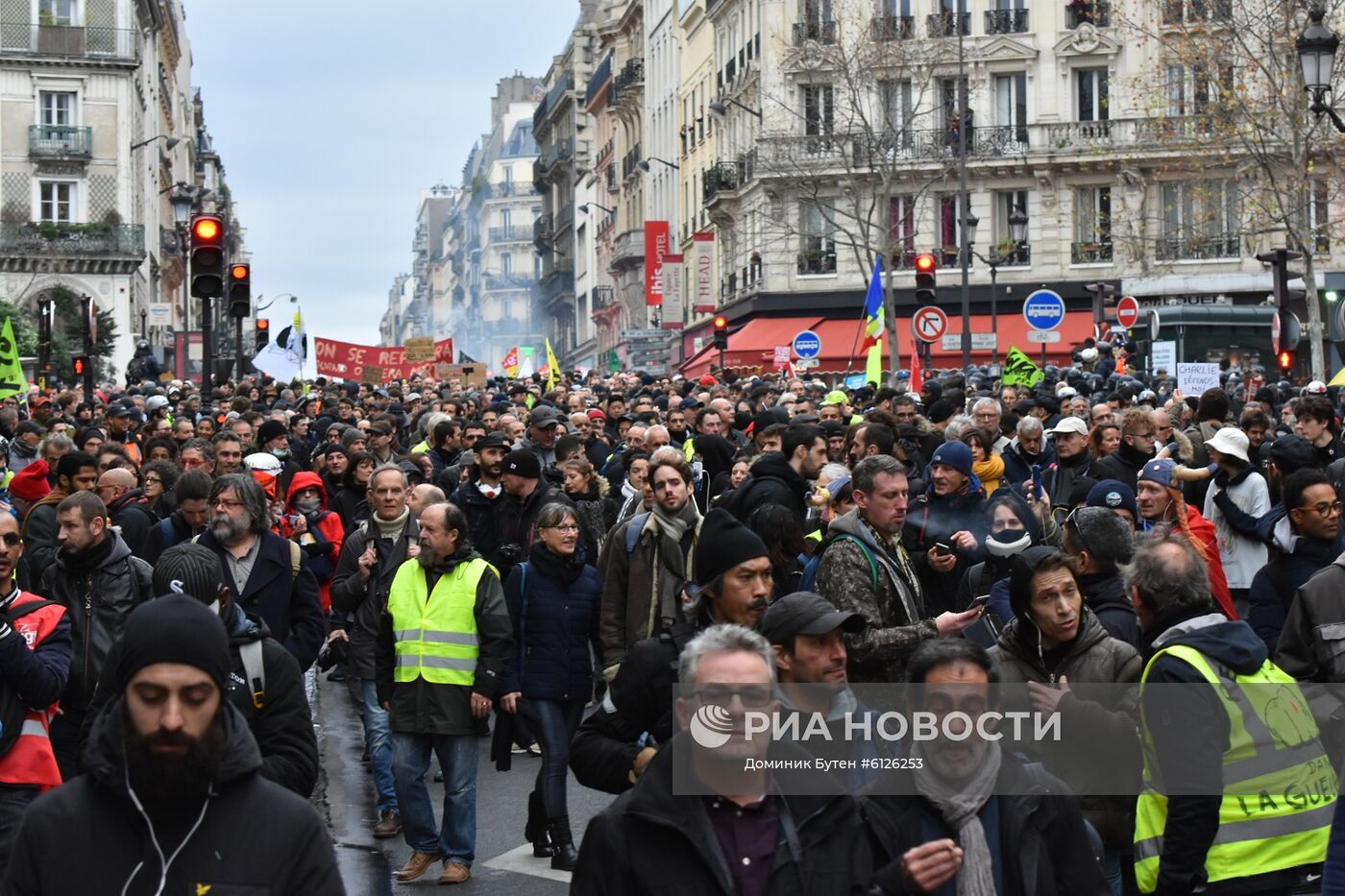 Акция протеста в Париже против пенсионной реформы