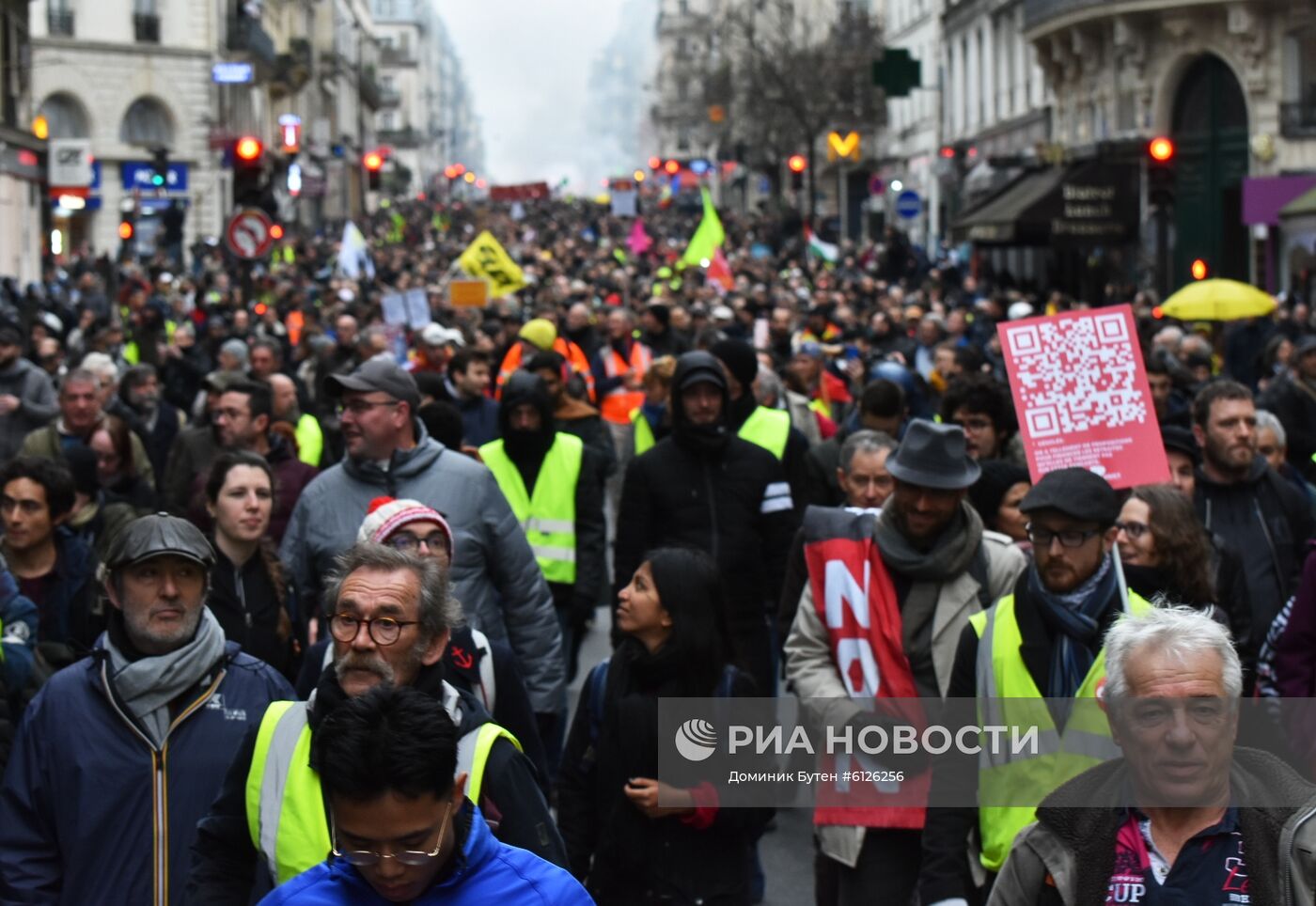 Акция протеста в Париже против пенсионной реформы