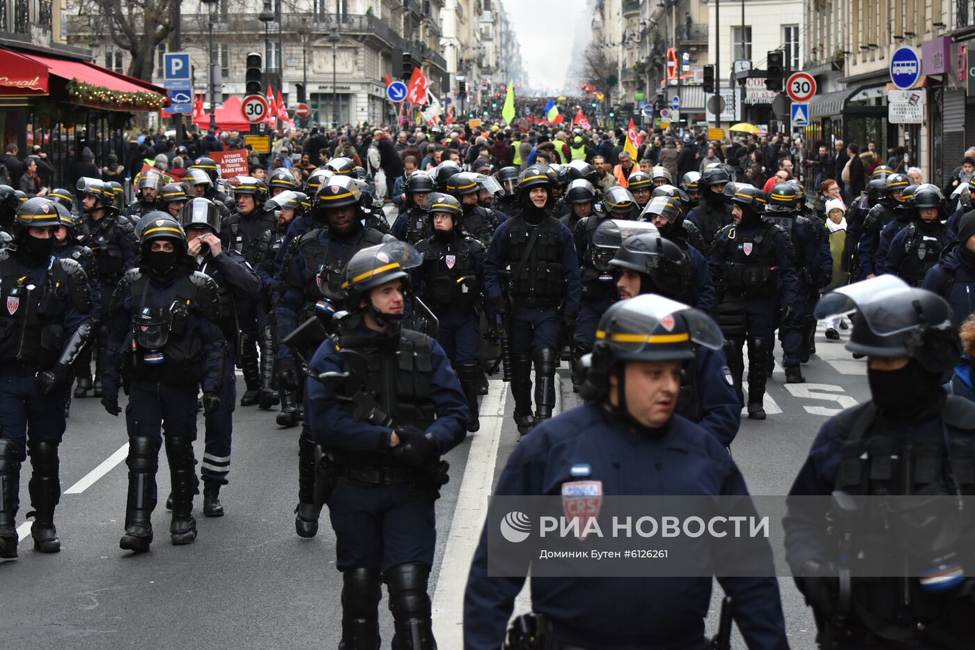 Акция протеста в Париже против пенсионной реформы