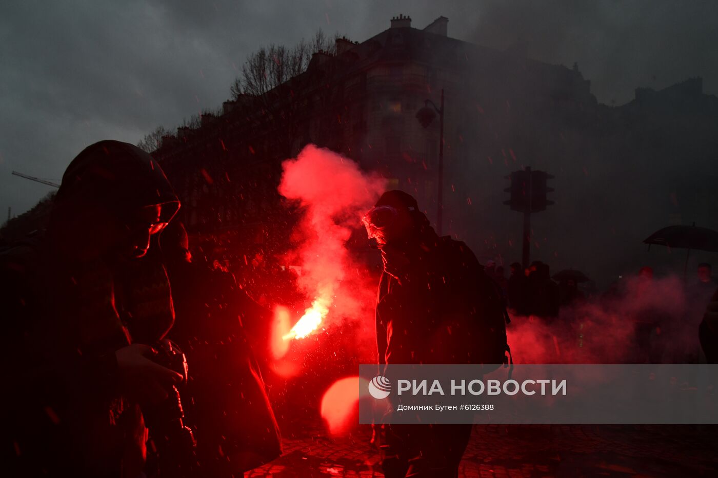 Акция протеста в Париже против пенсионной реформы