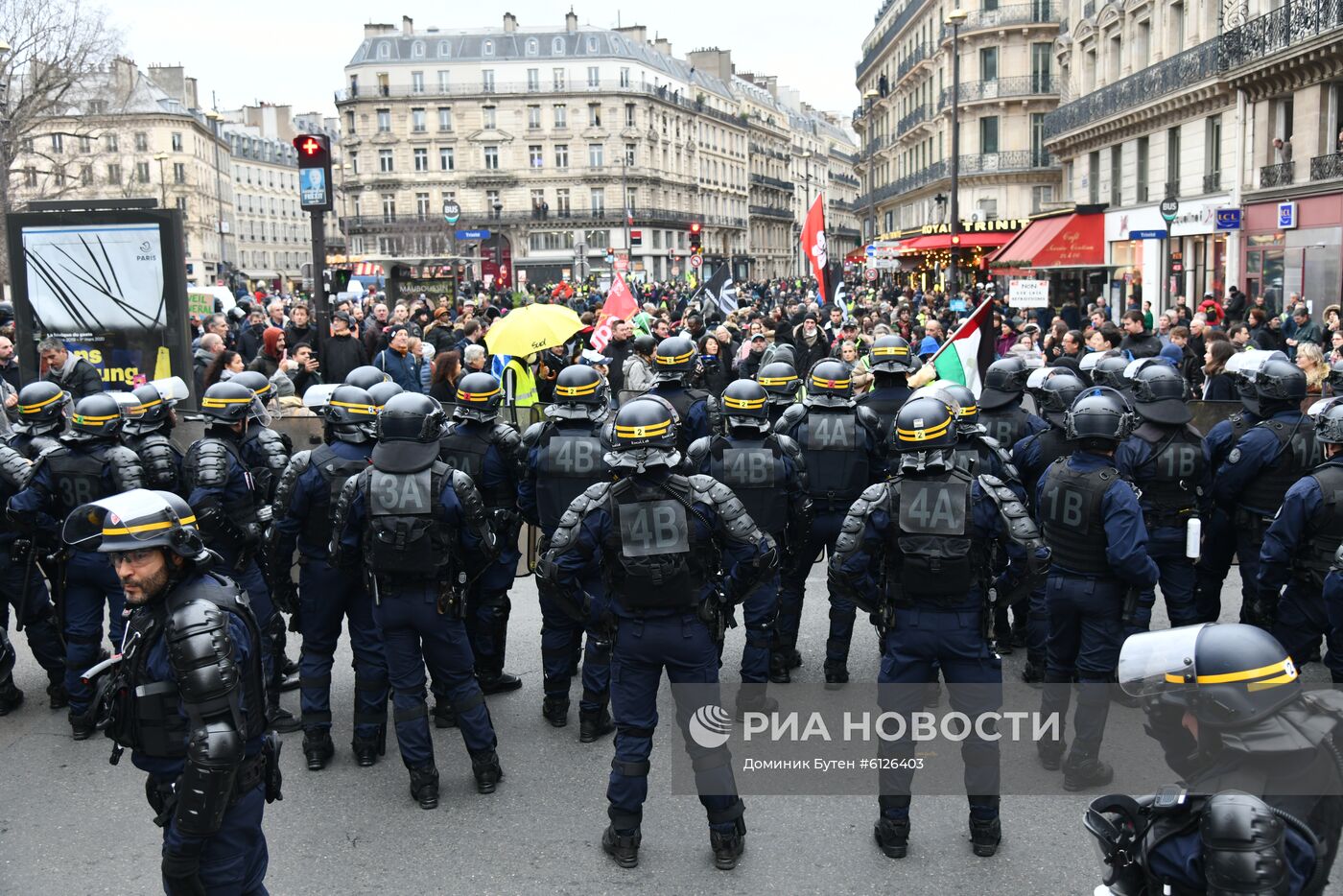 Акция протеста в Париже против пенсионной реформы