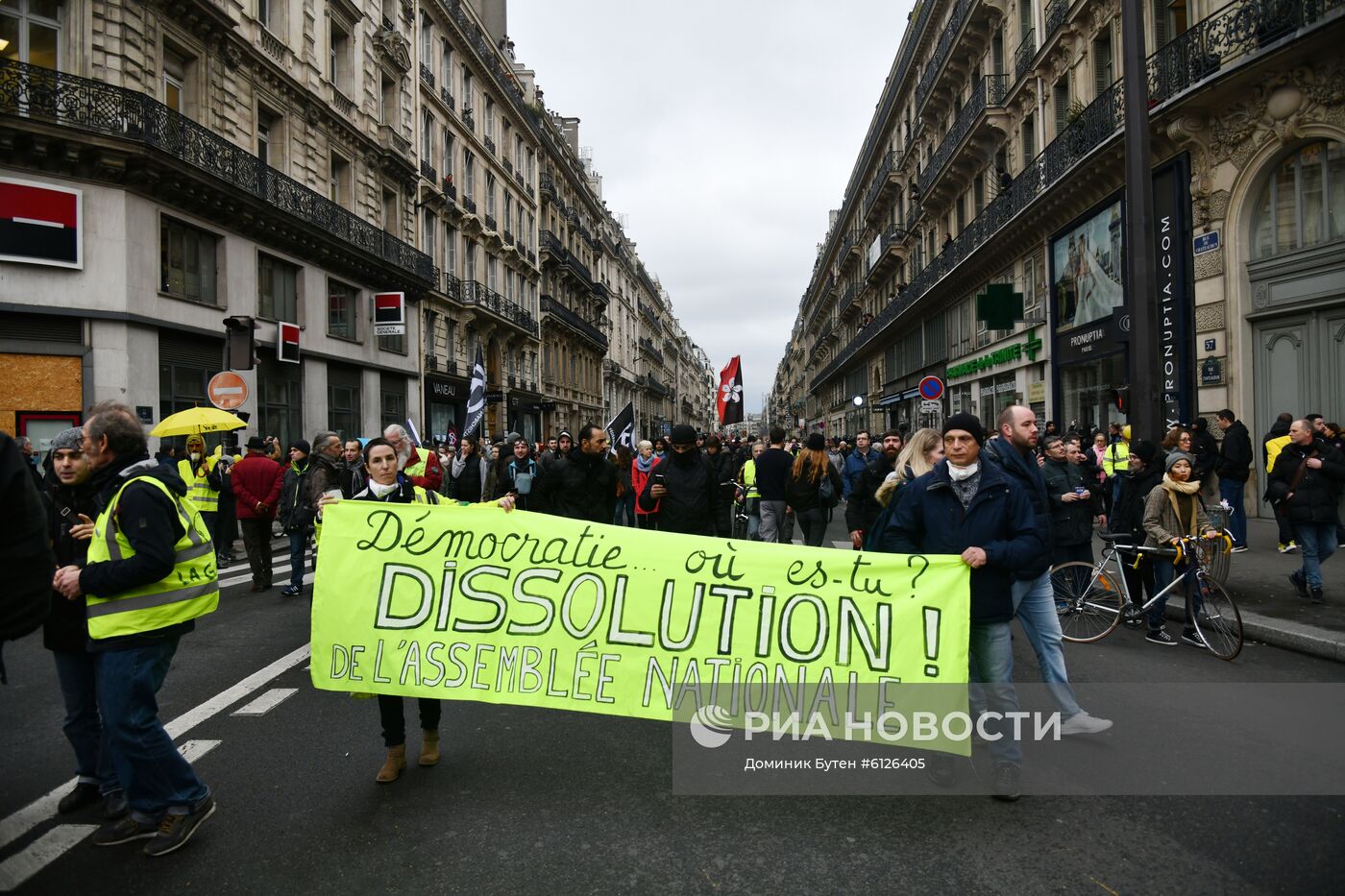 Акция протеста в Париже против пенсионной реформы