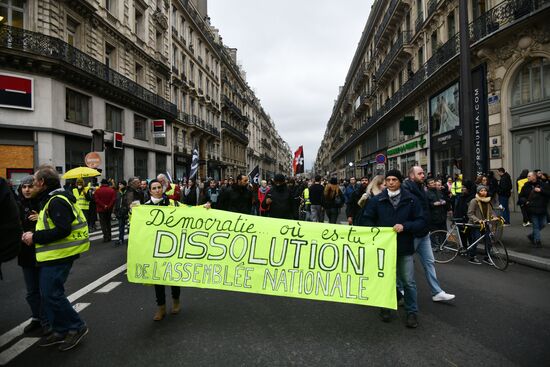 Акция протеста в Париже против пенсионной реформы