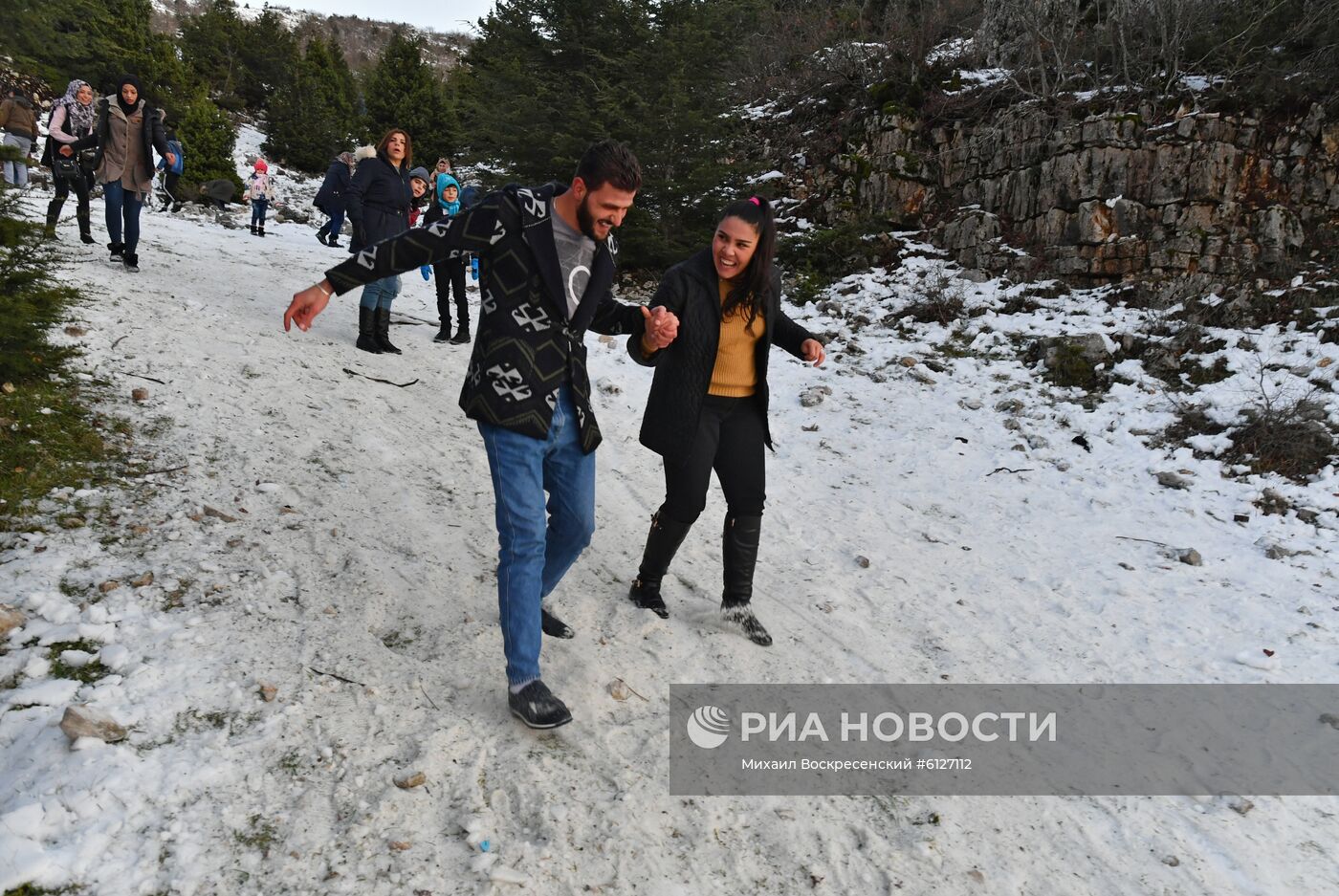 Сирийцы отдыхают в горной части Латакии