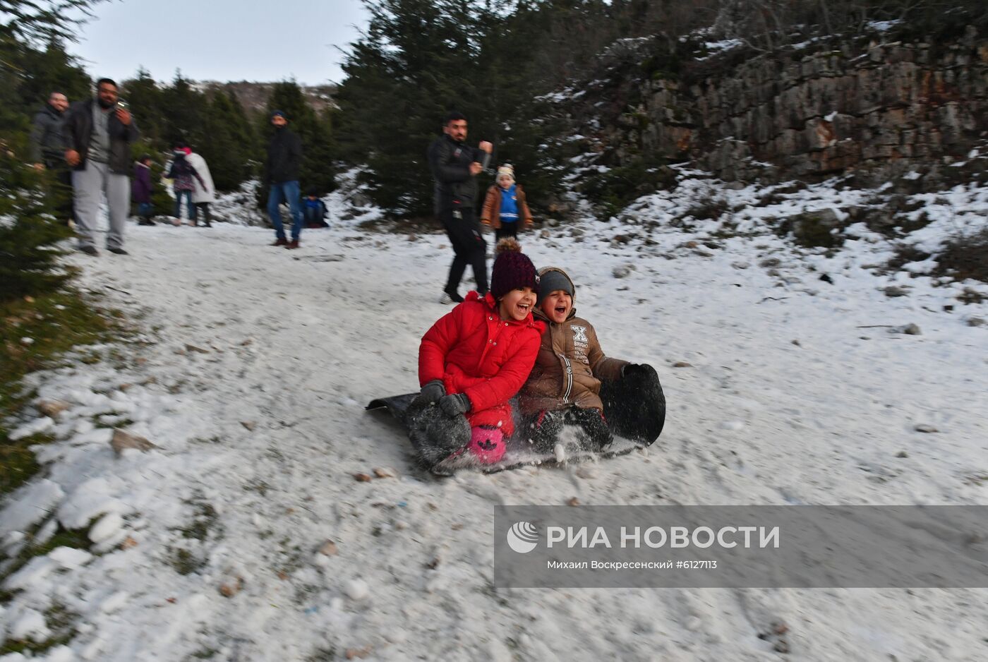 Сирийцы отдыхают в горной части Латакии