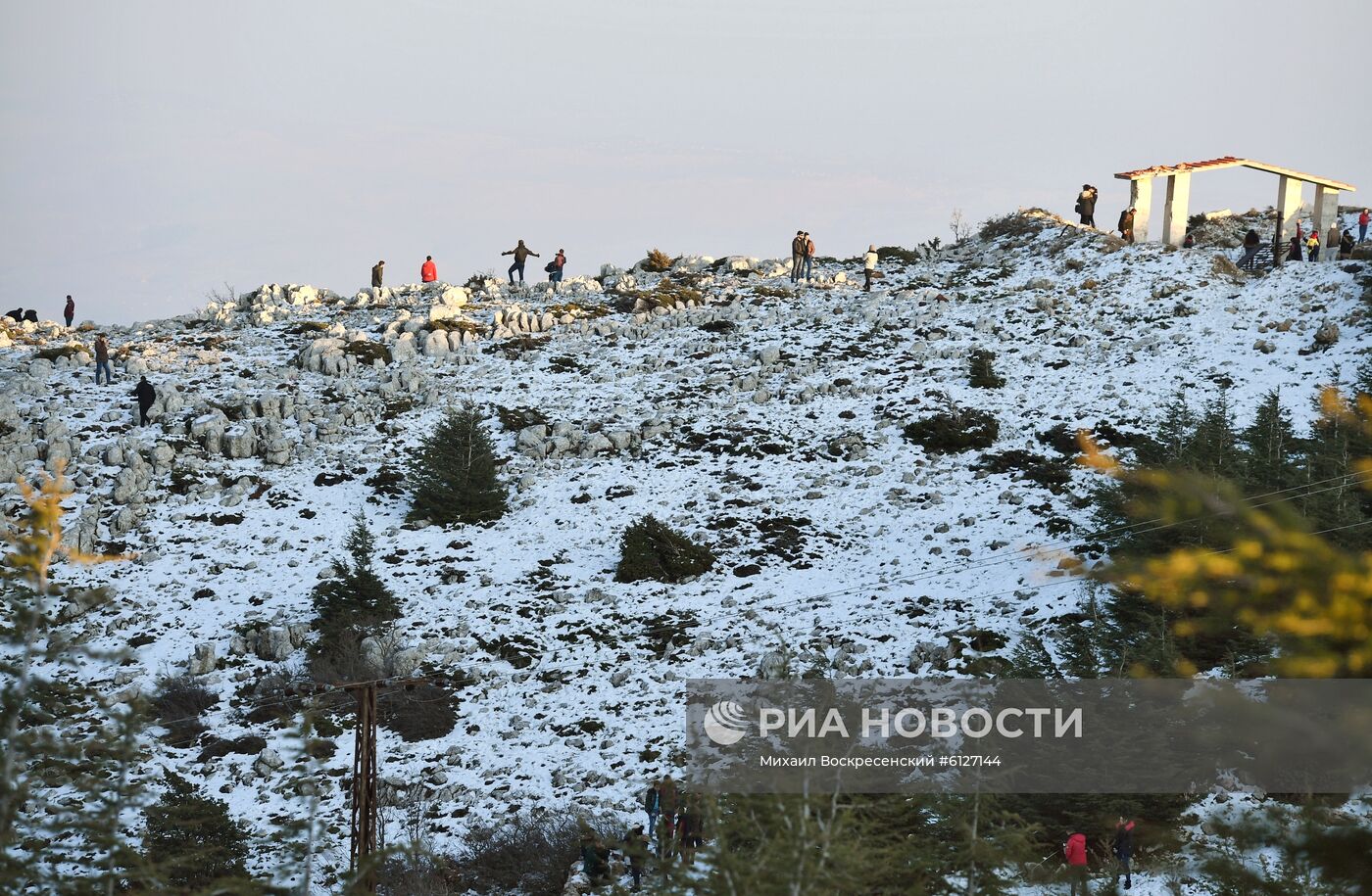 Сирийцы отдыхают в горной части Латакии