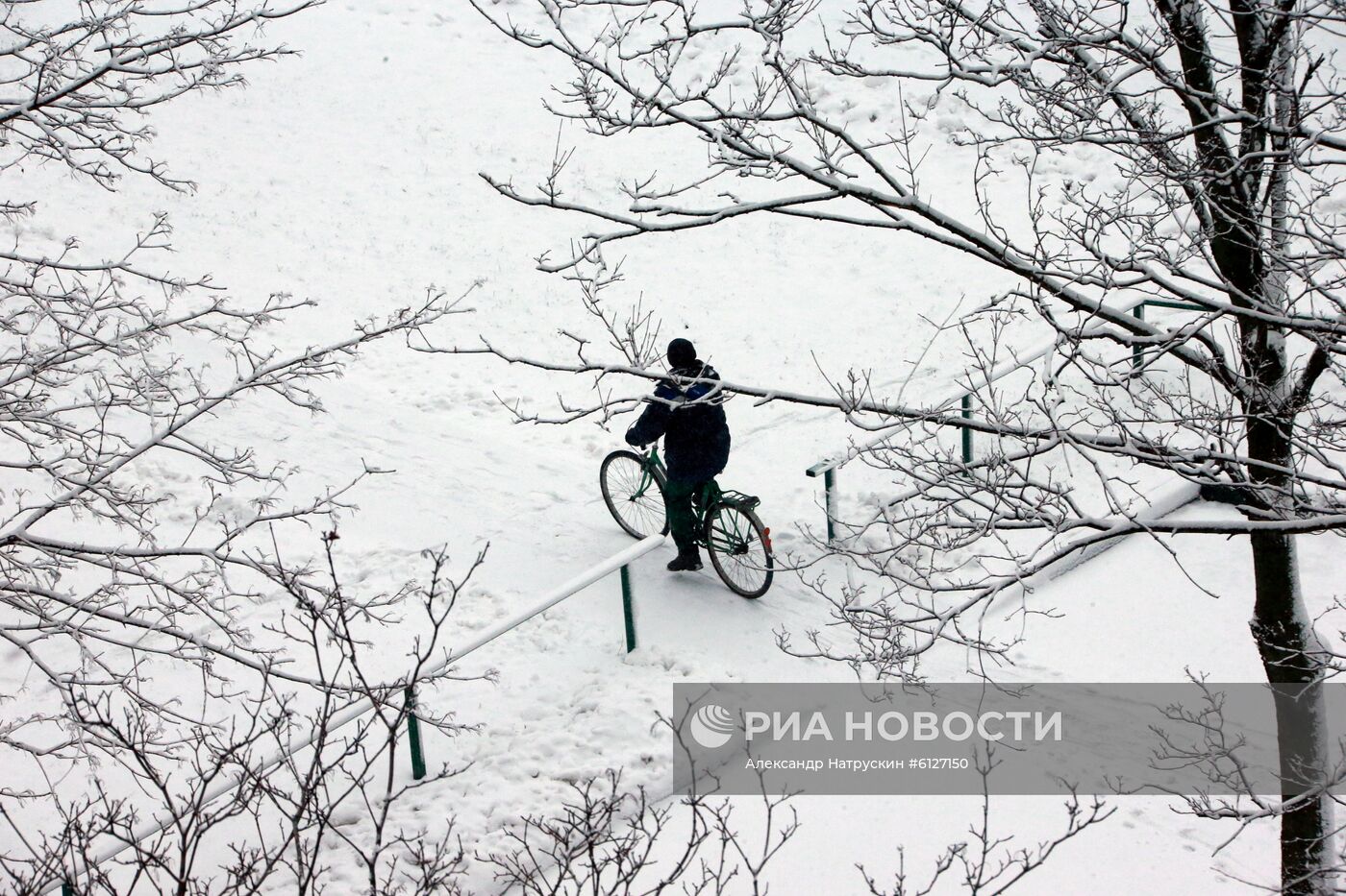 Снег в Москве