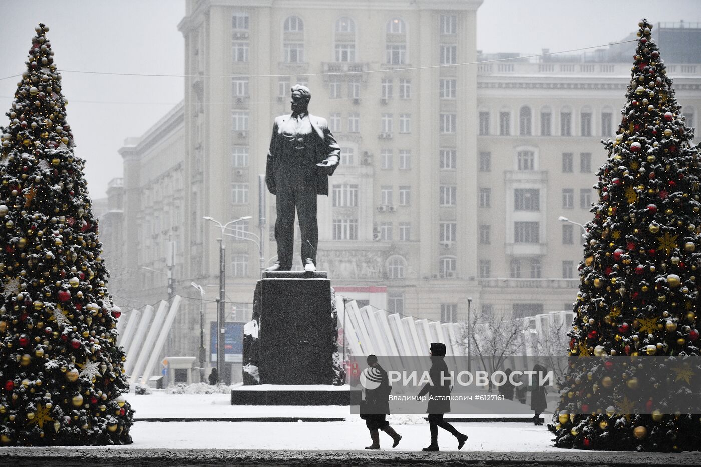 Снег в Москве