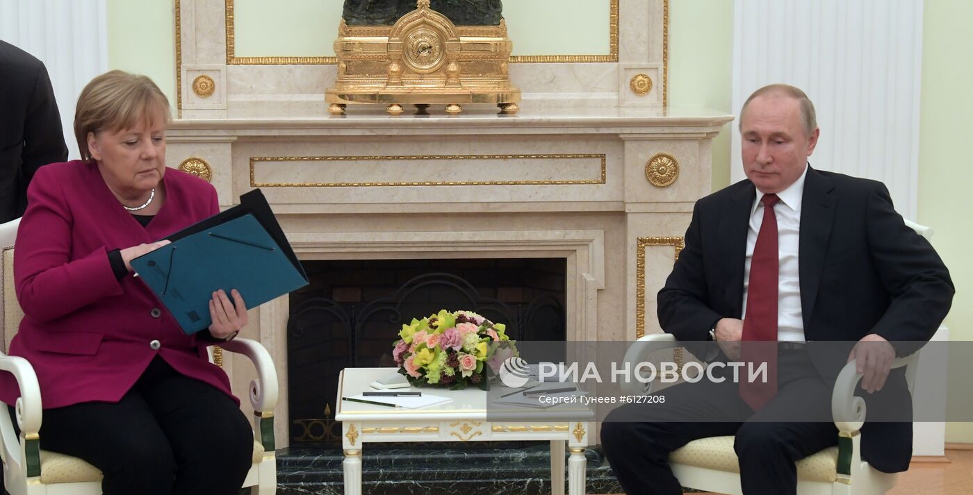 Встреча президента РФ В. Путина с канцлером Германии А. Меркель
